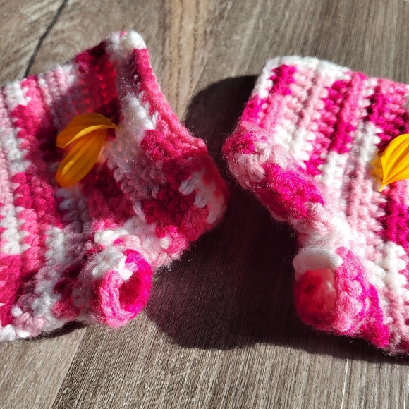 Handmade Crochet Candycane Fingerless Gloves - Picture 11 of 11